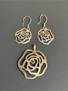 925 Sterling Silver Rose Shaped Pendant Necklace & Dangle Earrings 3 Grams